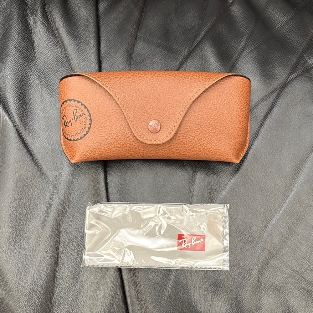 Ray ban sunglasses case and cloth
